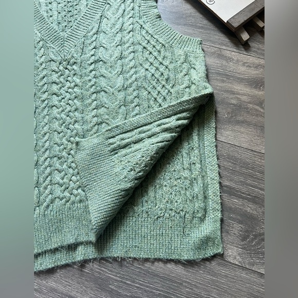 Forever 21 Seafoam Sage Green Cable Knit Sleeveless Sweater Vest w Side Vent. M - Picture 9 of 14
